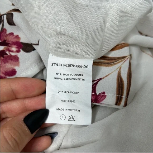 LUSH White Floral Sleeveless Shorts Romper Size XS Flowy Lightweight Feminine - Picture 7 of 7